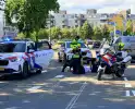 Man met verward gedrag springt voor bedrijfsbus en zorgt voor opschudding