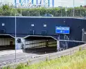 Grote verkeershinder doordat twee vrachtwagens botsen tunnel