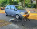Fietser geschept door auto en naar ziekenhuis gebracht