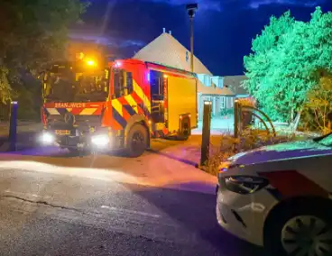 Rookontwikkeling door brand in achtertuin