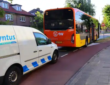 Fietser geraakt door lijnbus