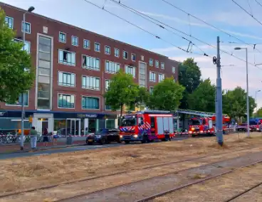 Brand in stoel ontdekt na melding van rook en vuurverschijnselen in portiekflat