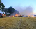 Brand op akker breid zich fors uit