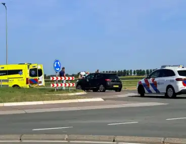 Ongeval op rotonde leidt tot gewonde motorrijder