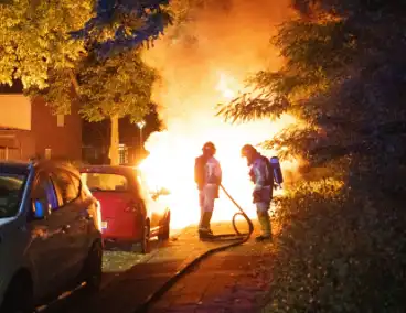 Enorme knal leidt tot autobrand