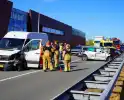 Toerit snelweg dicht na forse aanrijding tussen bus en auto
