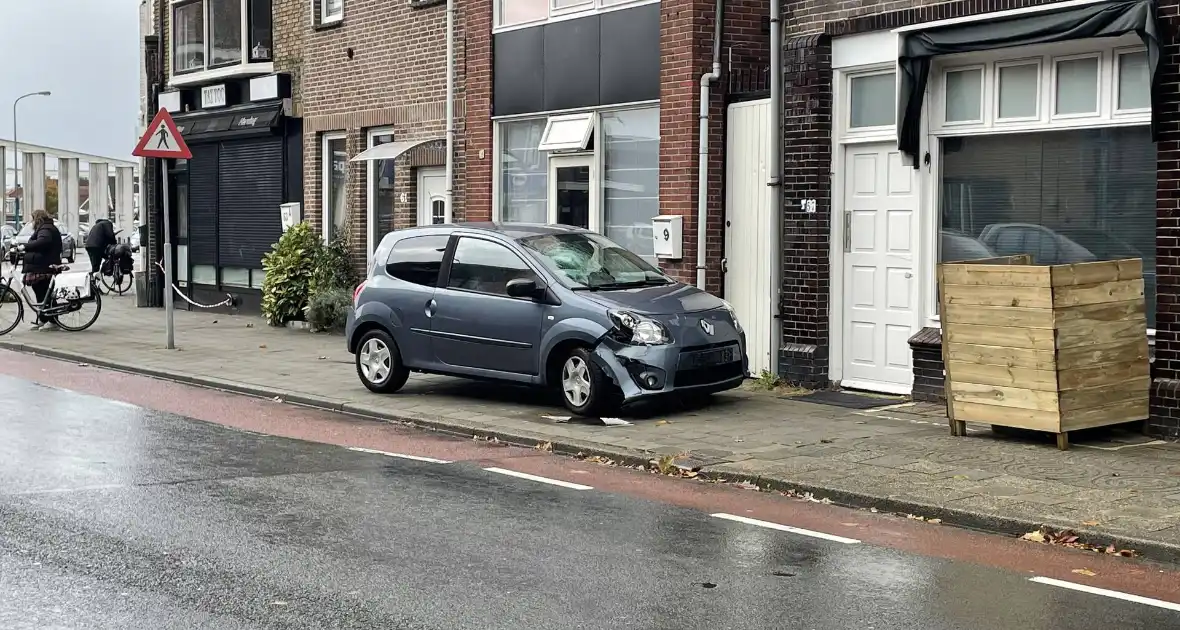 Schade bij ongeval tussen twee auto's - Foto 1