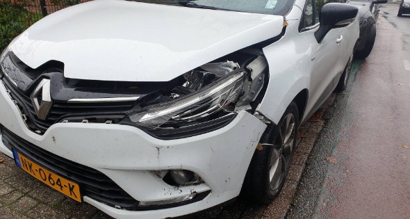 Schade bij ongeval tussen twee auto's - Afbeelding 4