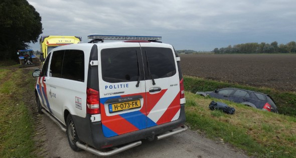 Auto rijdt sloot in - Afbeelding 5