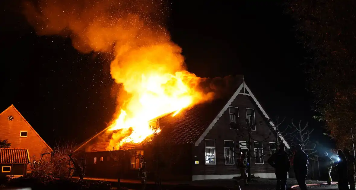 Boerderij verwoest door brand - Foto 4