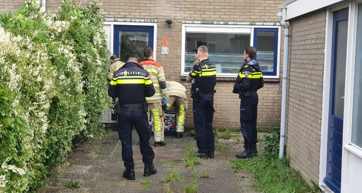 Voordeur woning geforceerd bij waterlekkage