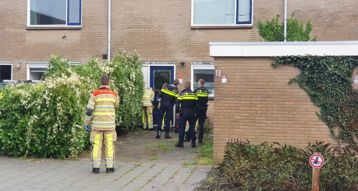 Voordeur woning geforceerd bij waterlekkage - Foto 1