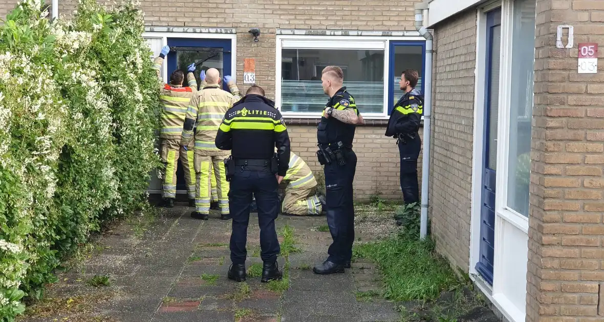 Voordeur woning geforceerd bij waterlekkage - Foto 4