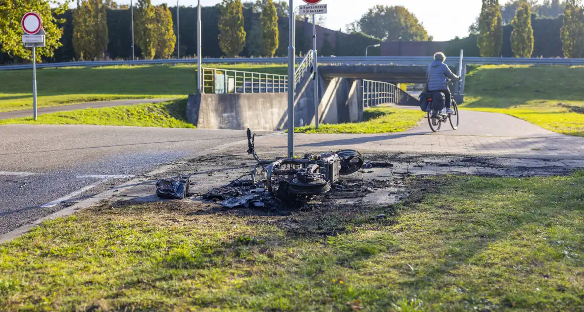 Twee Go-Sharing-deelscooters in vlammen opgegaan - Foto 1