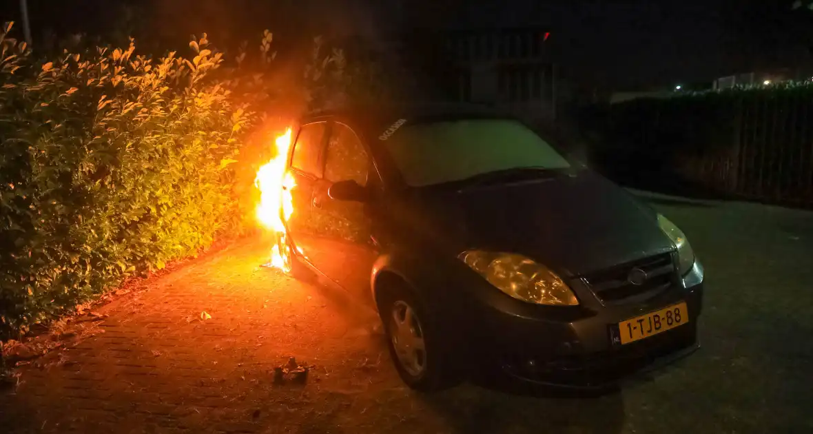 Veel schade aan auto door brand
