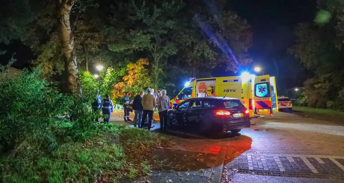 Personenauto in botsing met twee voetgangers