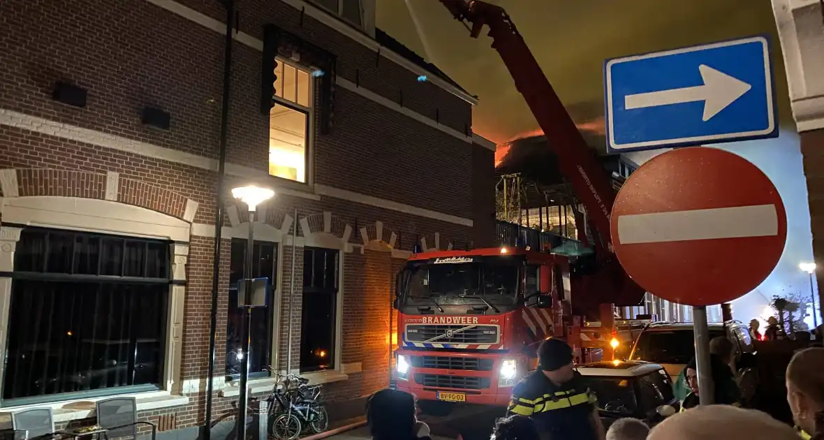 Zeer grote brand op dakterras - Foto 2