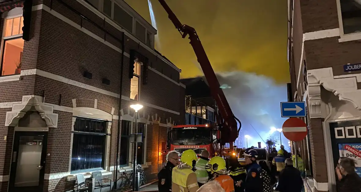 Zeer grote brand op dakterras - Foto 3