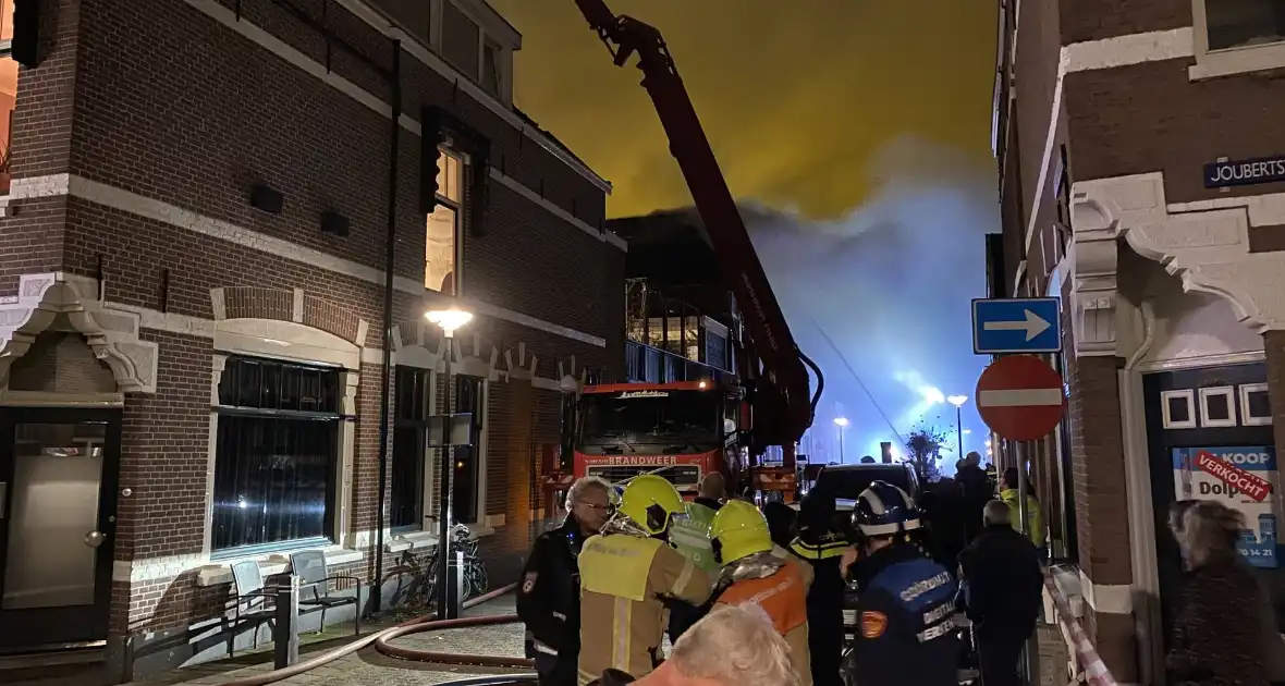 Zeer grote brand op dakterras - Foto 4