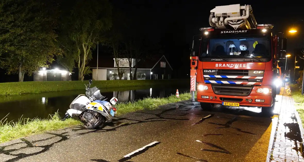 Zoekactie na aangetroffen scooter in het water - Foto 3