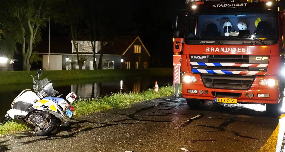 Zoekactie na aangetroffen scooter in het water - Foto 4