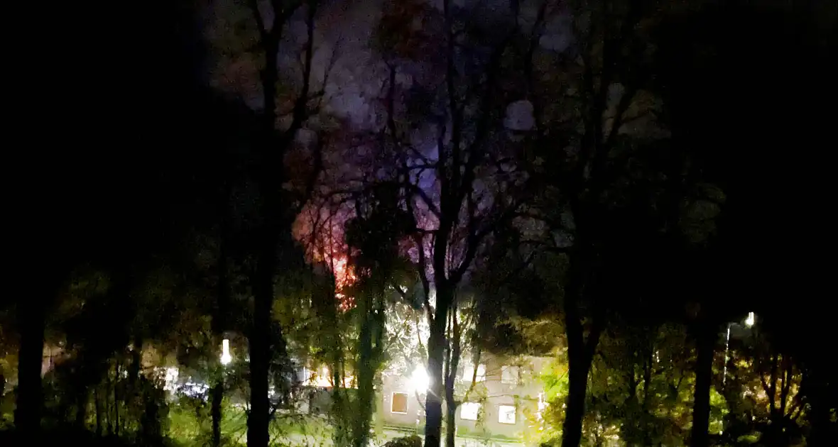 Uitslaande brand verwoest zolder van woning - Foto 1