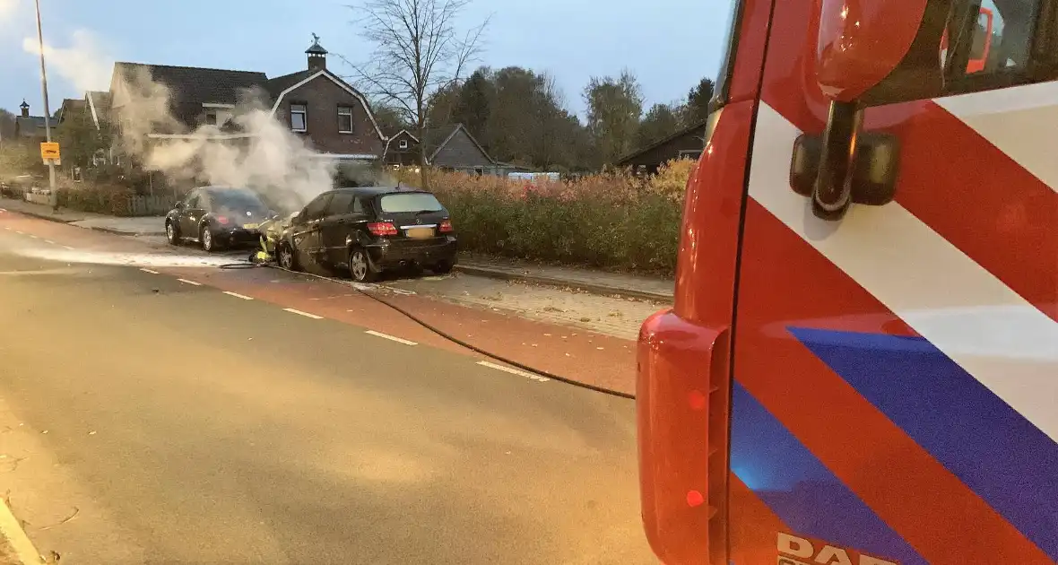 Auto zwaar beschadigd door brand - Foto 1