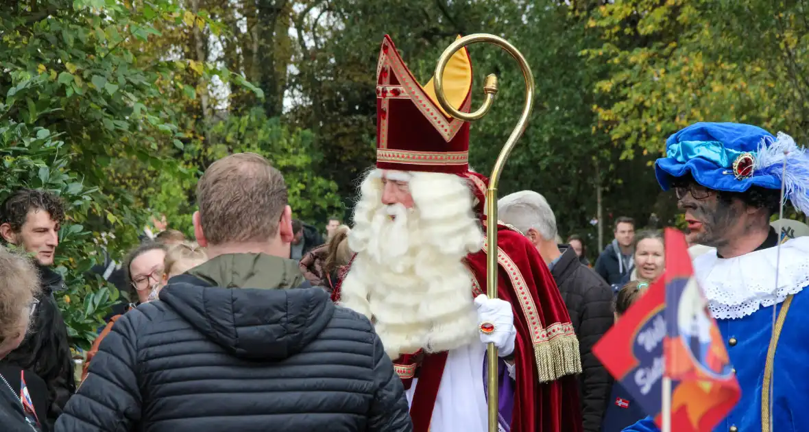Veel publiek bij Sinterklaasintocht - Foto 5