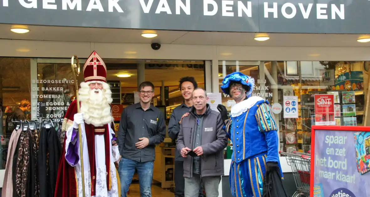Veel publiek bij Sinterklaasintocht - Foto 8