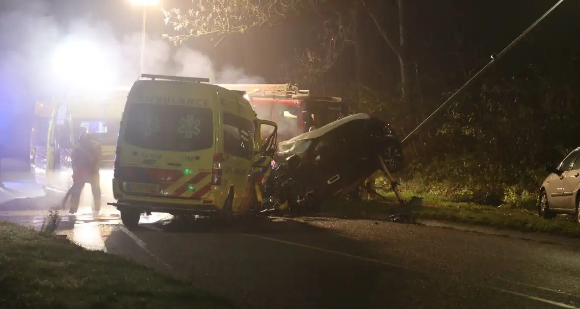 Drie slachtoffers overleden door ongeval tussen ambulance en personenauto - Foto 1