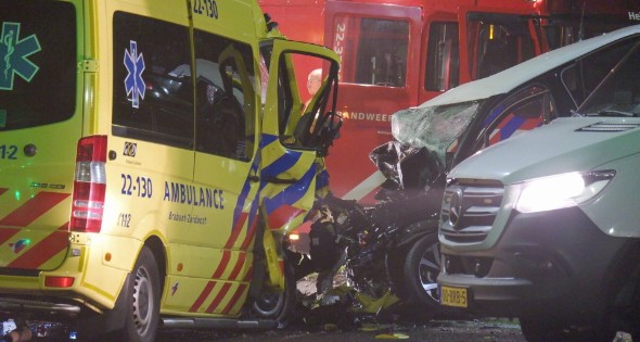 Drie slachtoffers overleden door ongeval tussen ambulance en personenauto - Afbeelding 10