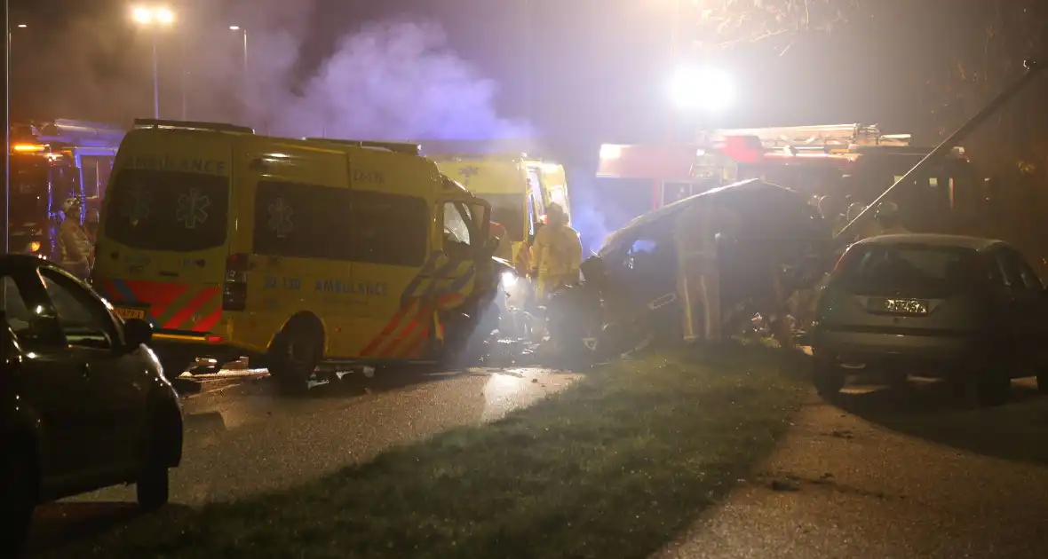 Drie slachtoffers overleden door ongeval tussen ambulance en personenauto - Foto 2