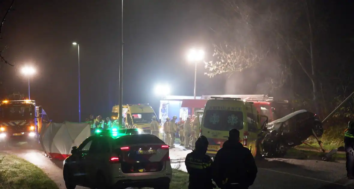 Drie slachtoffers overleden door ongeval tussen ambulance en personenauto - Foto 6