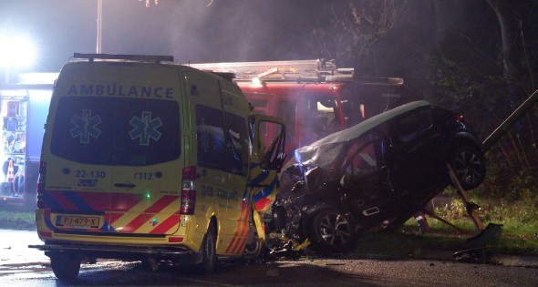 Drie slachtoffers overleden door ongeval tussen ambulance en personenauto - Afbeelding 7