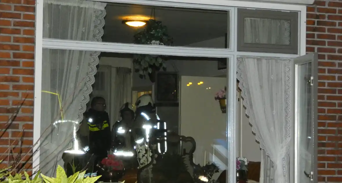 Brandweer blust brand in keuken van woning - Foto 8
