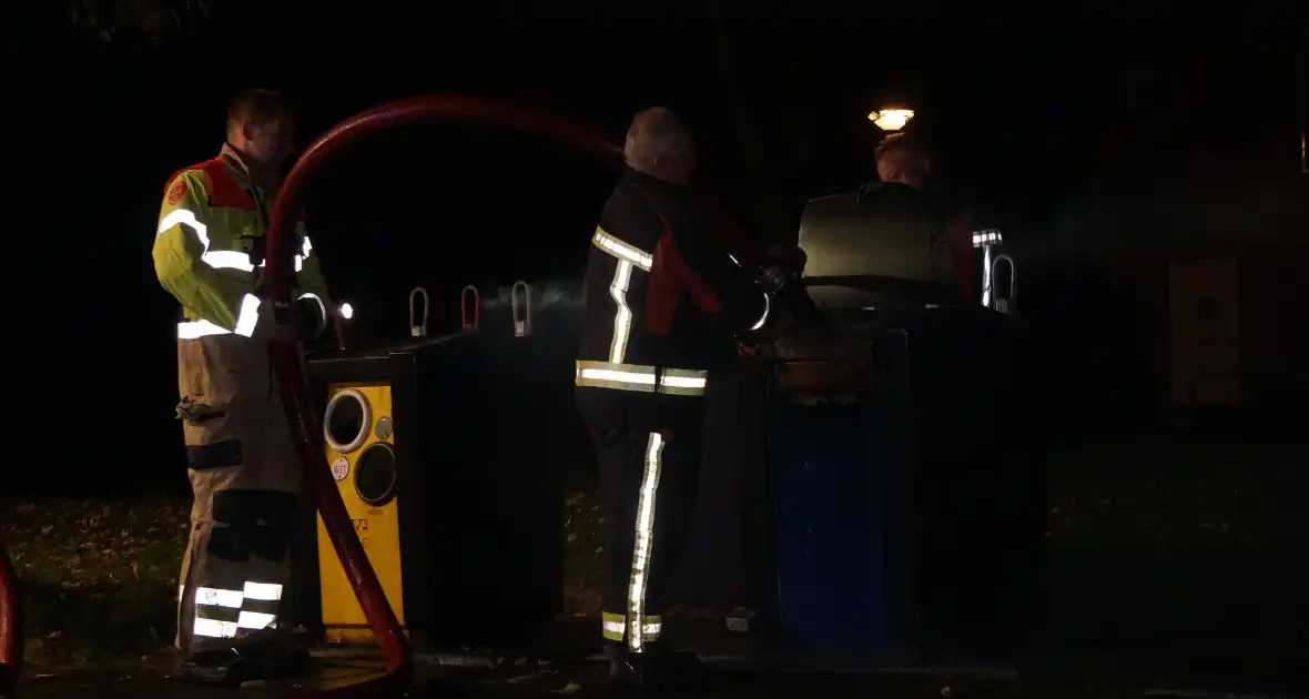 Brandweer blust brand in papiercontainer - Foto 11