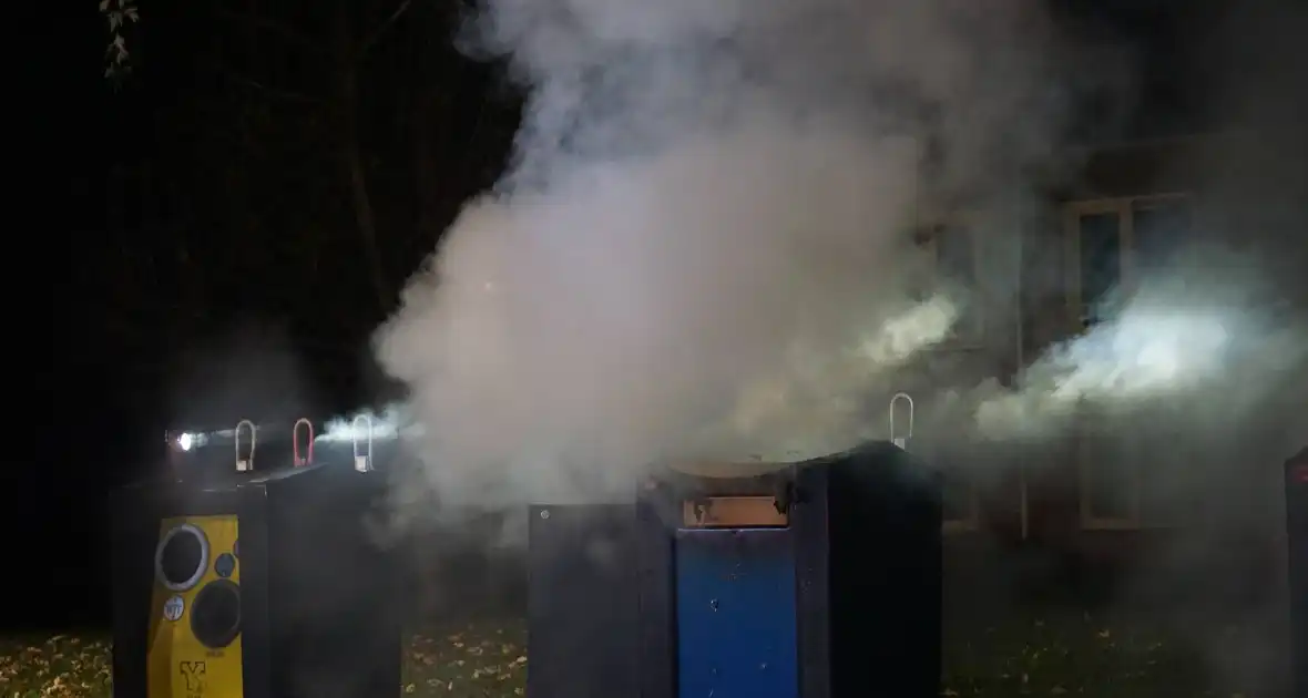 Brandweer blust brand in papiercontainer - Foto 4