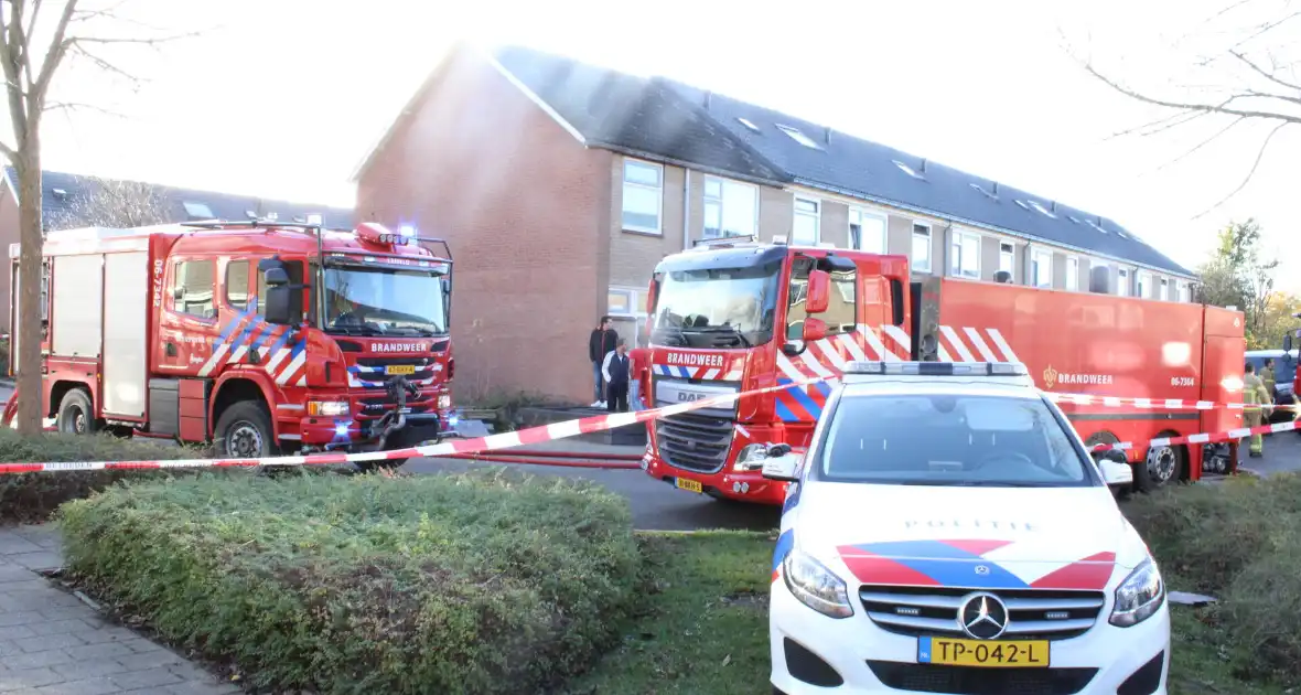 Uitslaande brand in dak van woning - Foto 1