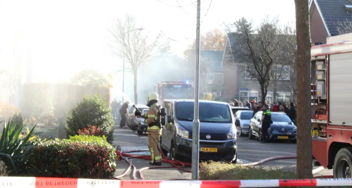 Uitslaande brand in dak van woning - Foto 2