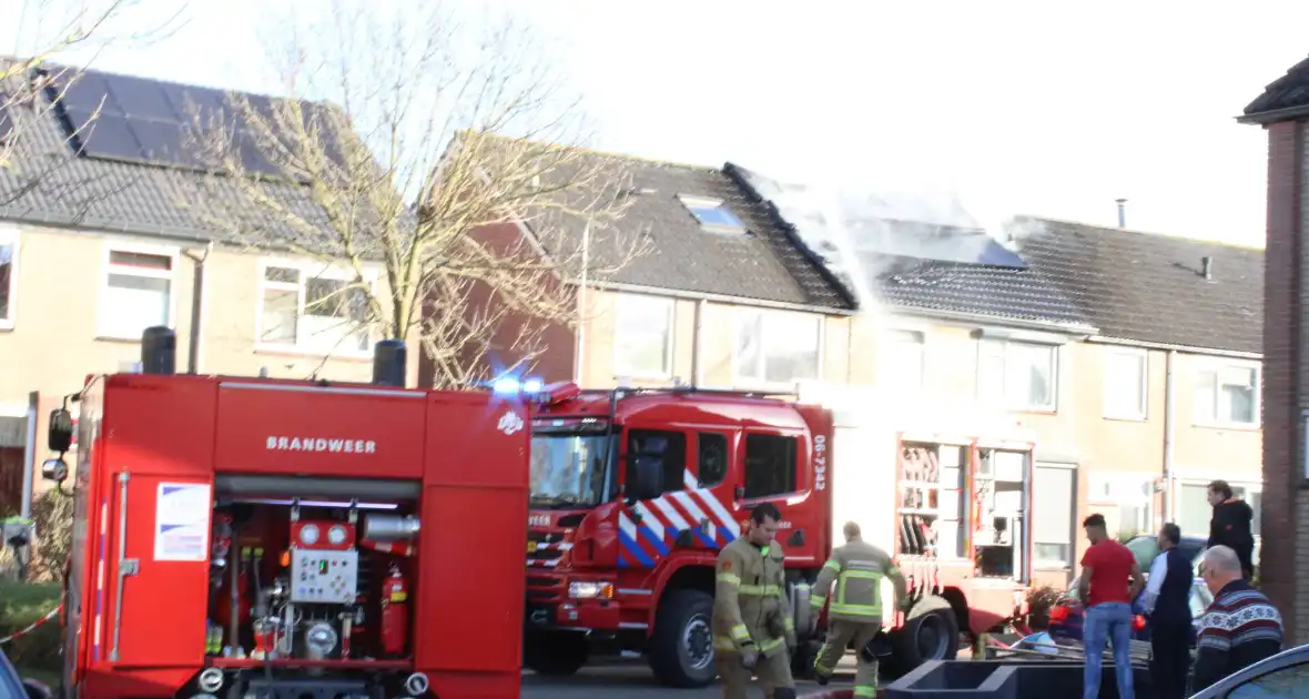 Uitslaande brand in dak van woning - Foto 3