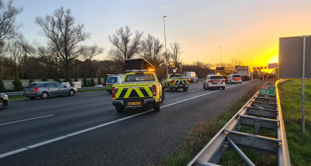 Flinke schade bij aanrijding op snelweg - Foto 3