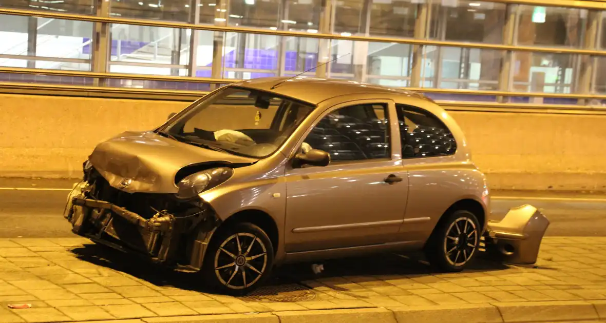 Veel schade aan auto na botsing - Foto 1