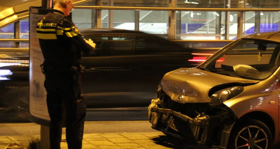 Veel schade aan auto na botsing - Foto 2