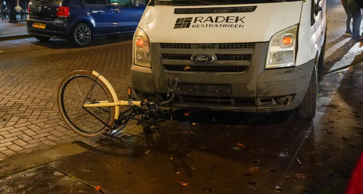 Drie fietsers gewond door ongeval met bestelbus