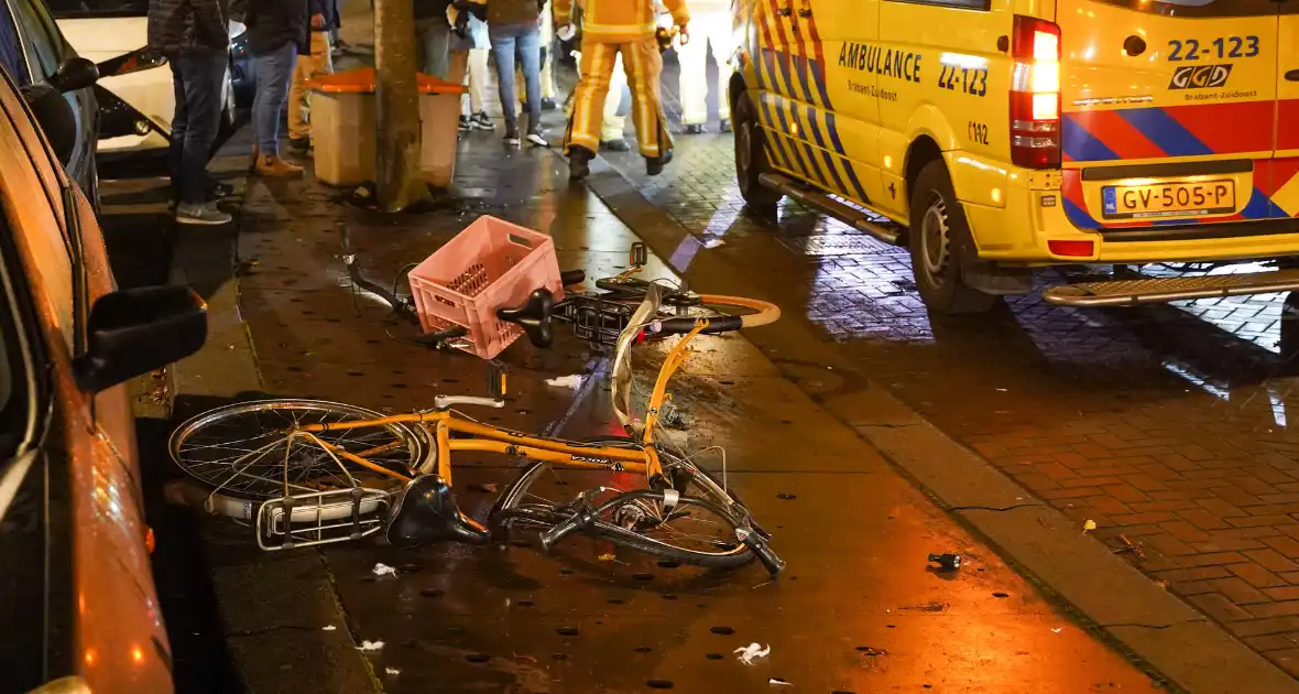 Drie fietsers gewond door ongeval met bestelbus - Foto 3