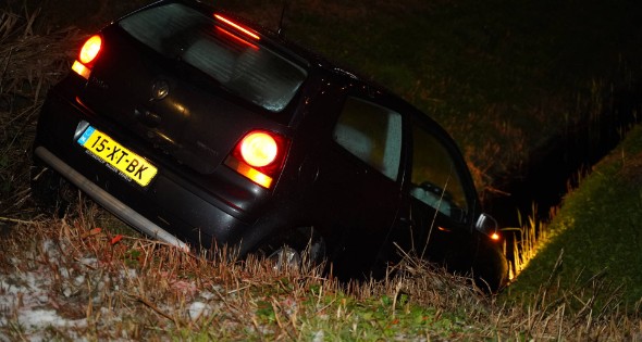 Auto raakt van de weg en belandt in sloot - Afbeelding 3