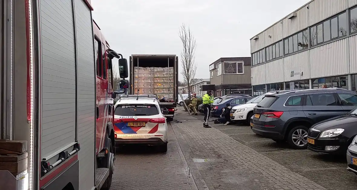 Vijf personen aangetroffen in vrachtwagen - Foto 1