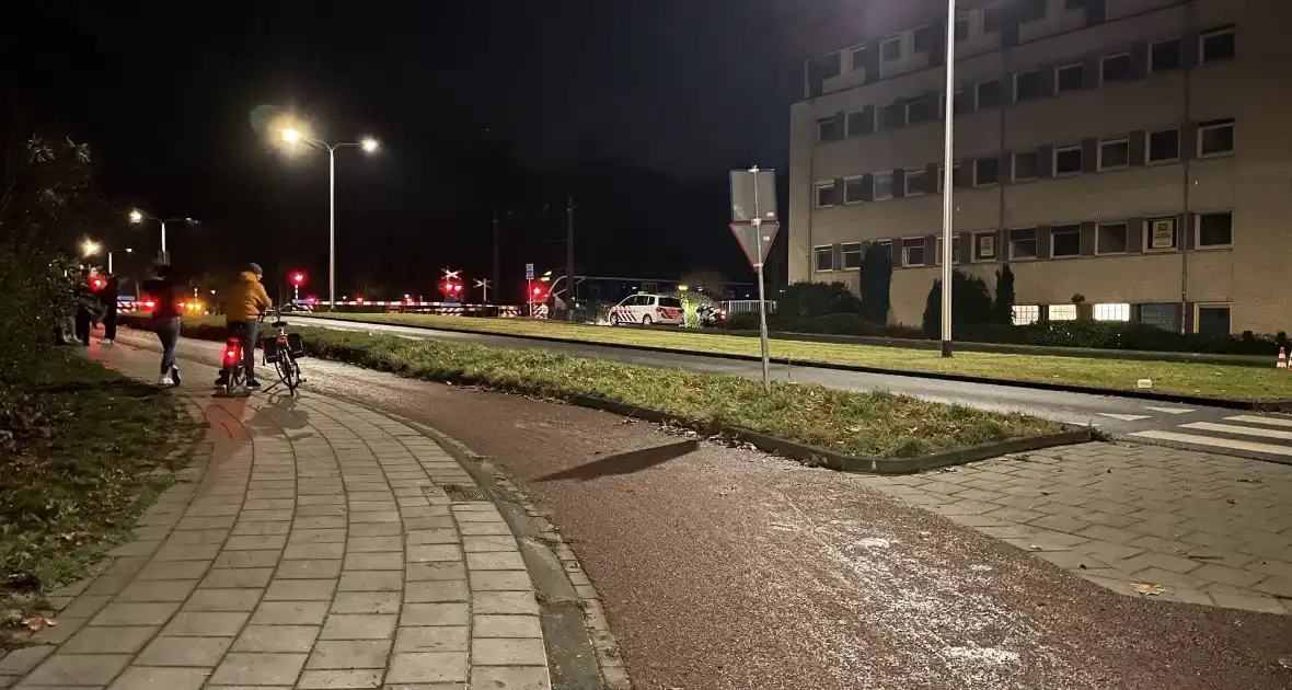 Tijdelijk geen treinverkeer door ongeval op spoorwegovergang - Foto 2