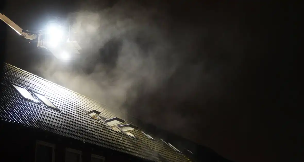 Veel rook na brand op eerste verdieping van woning - Foto 3