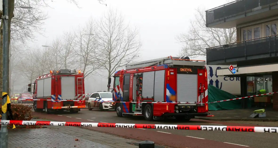 Persoon komt onder vrachtwagen en overlijdt - Foto 3